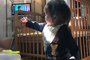 朝の光に手を伸ばす君